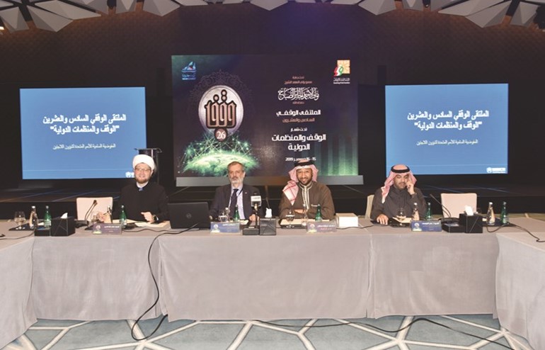 د.سامر حدادين ومفتي روسيا إلدار علاء الدين خلال إحدى الجلسات	(ريليش كومار)