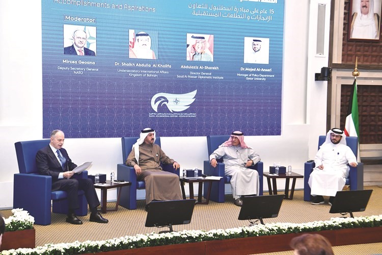 المتحدثون في الحلقة النقاشية حول انجازات ومستقبل الحلف ومبادرة اسطنبول للتعاون