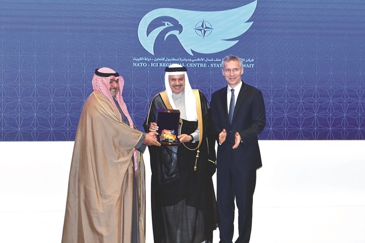 تكريم أمين عام مجلس التعاون الخليجي د.عبداللطيف الزياني