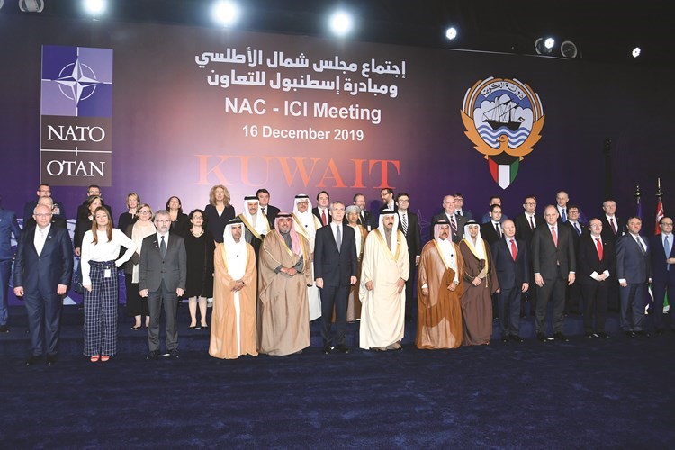 الشيخ ثامر العلي وينس ستولتنبيرغ ود.عبداللطيف الزياني والسفير السعودي الأمير سلطان بن سعد وممثلو دول مبادرة اسطنبول	 (قاسم باشا)