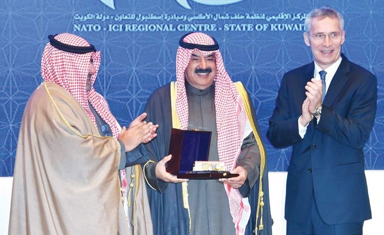  الشيخ ثامر العلي وأمين عام «الناتو» ينس ستولتنبرغ يكرمان خالد الجارالله على هامش الاجتماع     (قاسم باشا)