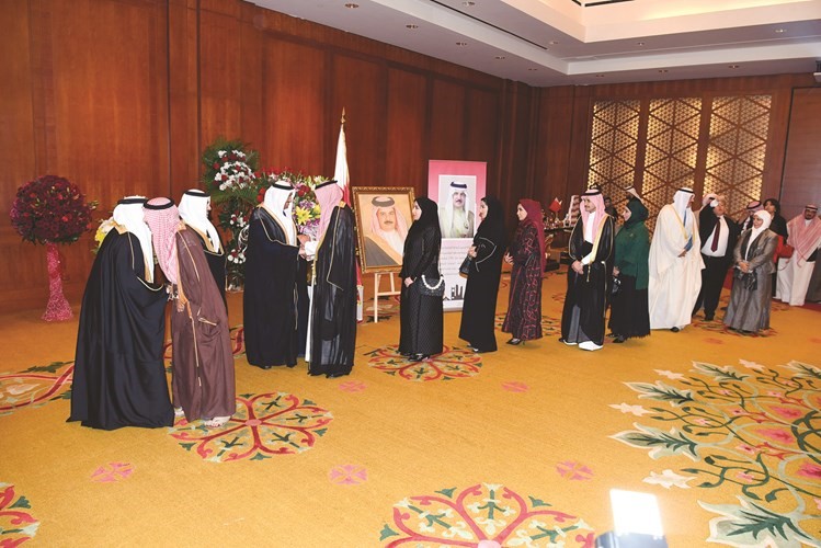 جانب من المهنئين خلال الاحتفال بالعيد الوطني البحريني