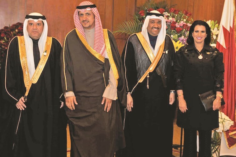 فاطمة العازمي تقدم التهاني الى القائم بالأعمال في سفارة البحرين محمد السبت