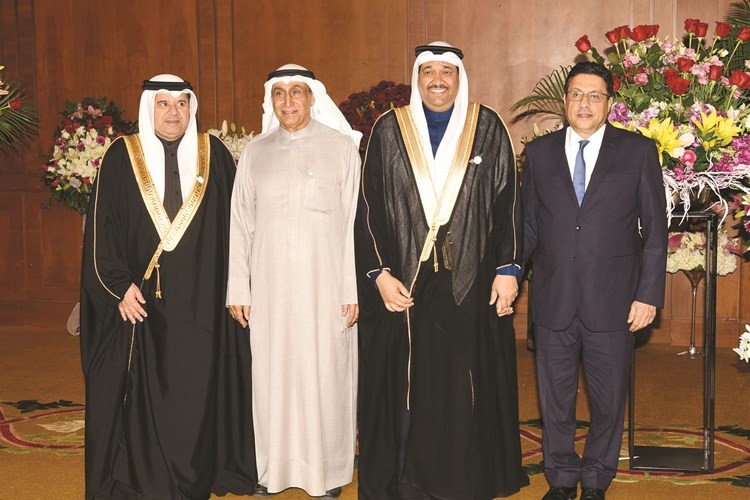 السفير المصري طارق القوني يقدم التهاني