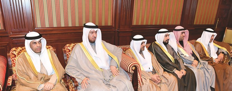 الوزراء أنس الصالح وخالد الروضان والشيخ د.باسل الصباح ومحمد الجبري والمستشار د.فهد العفاسي ود.خالد الفاضل