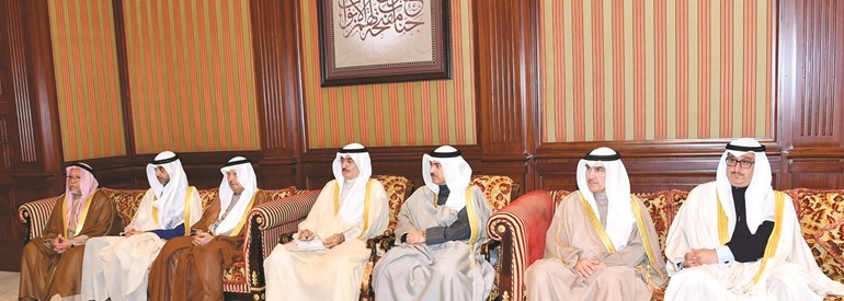 الشيخ علي الجراح والشيخ محمد العبدالله وأحمد الفهد وعبداللطيف الروضان والشيخ خالد العبدالله والفريق ركن متقاعد أحمد الرحماني ويوسف الرومي