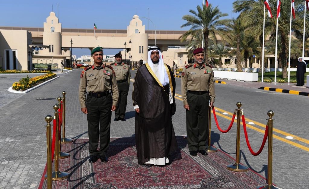 المنصور استقبل المهنئين بمنصبه الجديد: تذليل كافة العقبات للإرتقاء بأداء منتسبي "الدفاع"