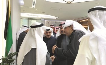 الجاسم في حديث مع مهنئيه
