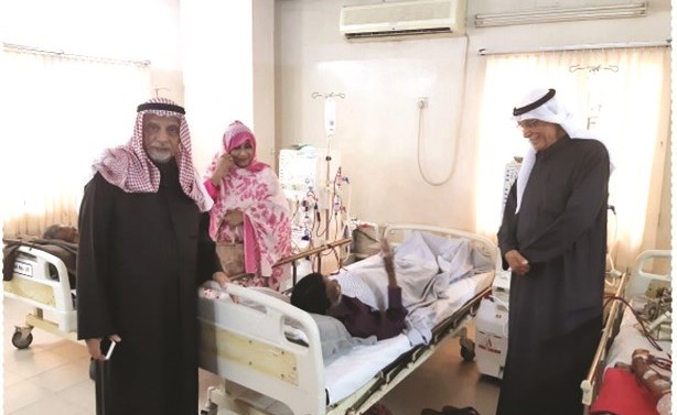 المحمد يطمئن على صحة المرضى