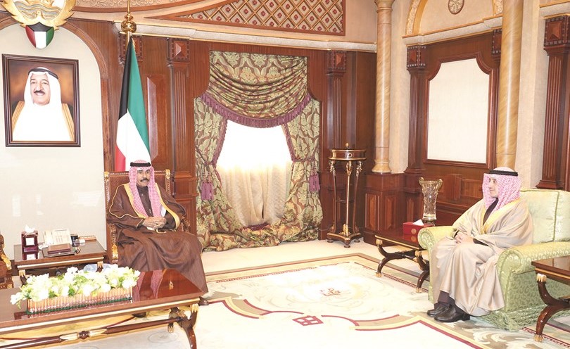 سمو ولي العهد الشيخ نواف الأحمد مستقبلا الشيخ د.أحمد ناصر المحمد
