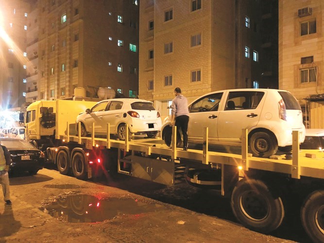 وسيارات مهملة الى موقع الحجز