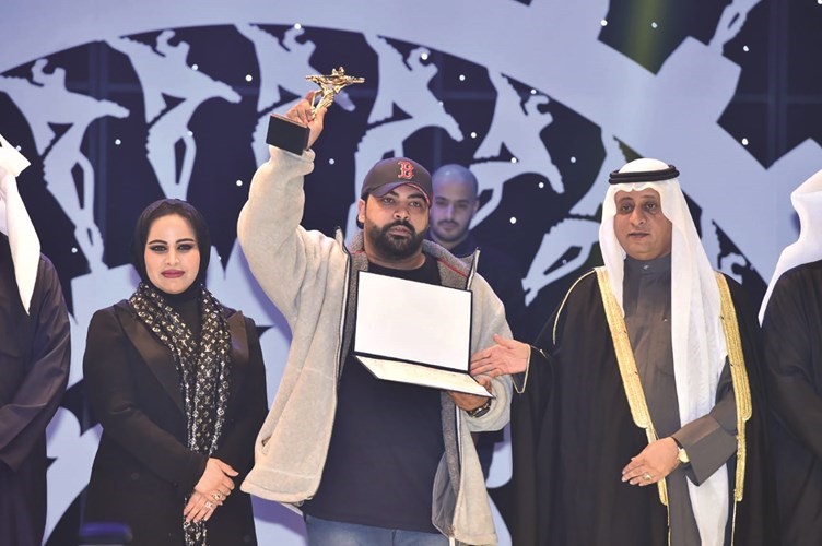 جائزة افضل مؤثرات صوتية يعقوب الكندري عن مسرحية كوميديا بلا ألوان