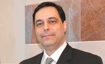 الوزير السابق والرئيس المكلف حسان دياب