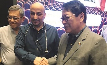 خالد الدخنان مع وزير العمل الفلبيني