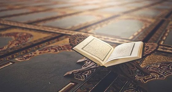 يلقون القبض على شخص مزق القرآن الكريم بدورات المياه بأحد المساجد