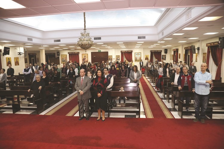 جانب من الحضور خلال القداس الالهي        (زين علام)