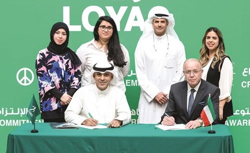 جانب من توقيع الاتفاقية بين الكلية الأسترالية ولوياك
