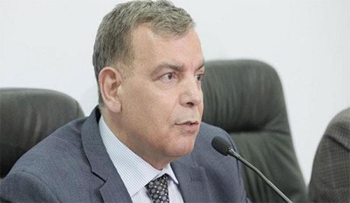 وزير الصحة الأردني: 500 شخص قبلني بعد مطالبتنا بوقف "التقبيل"!