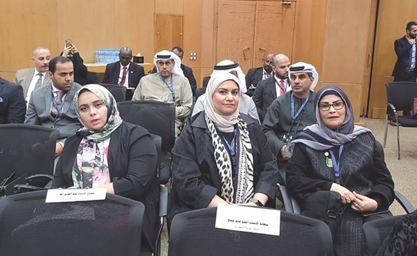 أسيل المزيد وشعاع القصيبي خلال الملتقى