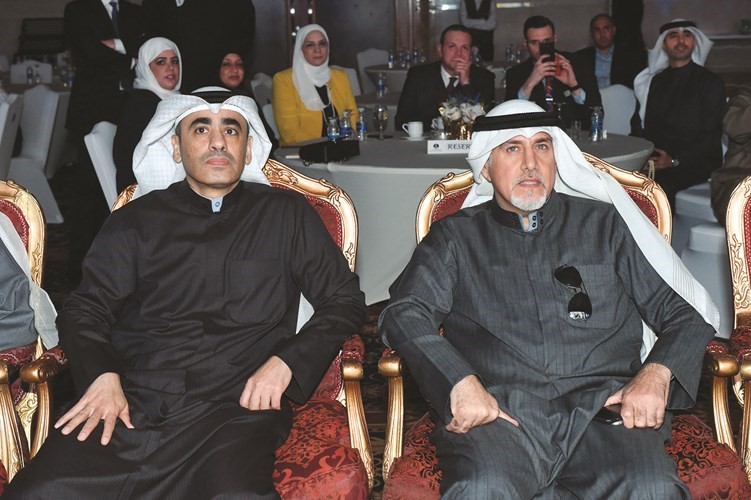 ناصر القيسي وعبدالله التويجري خلال الجمعية العمومية