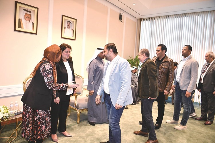 م.سهى أشكناني تقدم للوزيرة الفارس عددا من الإعلاميين
