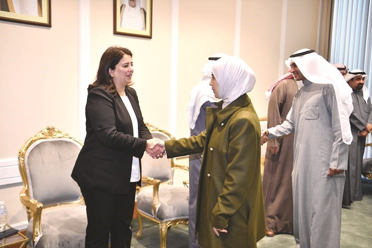 الوزيرة د.رنا الفارس تتلقى التهاني