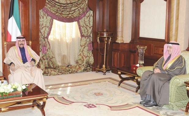 سمو ولي العهد الشيخ نواف الأحمد مستقبلا الشيخ د.أحمد ناصر المحمد