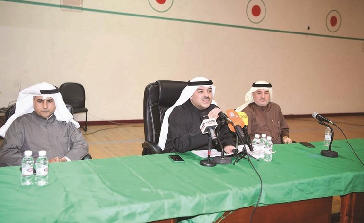 عبد العزيز عاشور خلال عمومية العربي	(محمد هاشم)