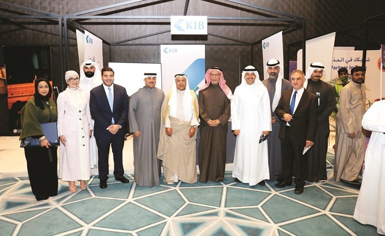 عبدالوهاب الوزان وعبدالكريم تقي وحسين الخرافي وانور بوخمسين وعثمان توفيقي ونواف ناجيا في جناحالبنك