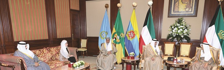 صاحب السمو الأمير مستقبلا د.حامد العازمي وفهد الشعلة ود.جنان بوشهري وسعد الخراز
