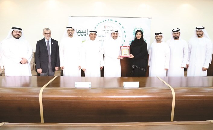 جانب من تبادل الدروع التذكارية