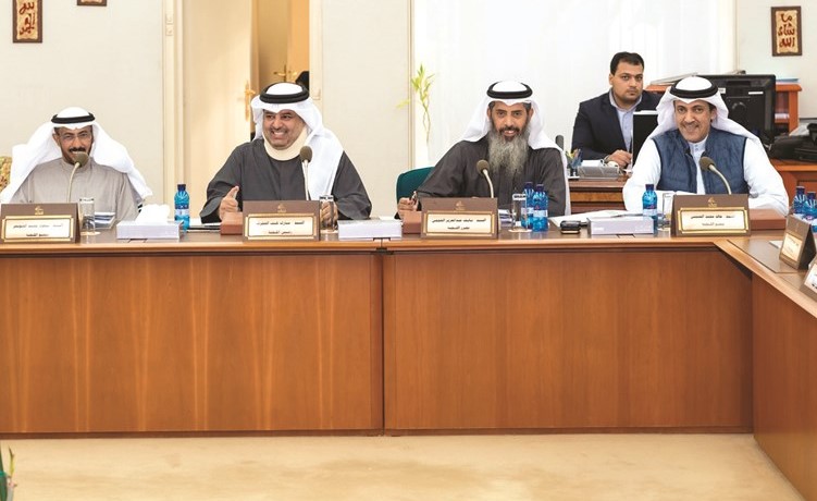 خالد العتيبي ونايف المرداس ومبارك الحجرف وسعود الشويعر أثناء الاجتماع