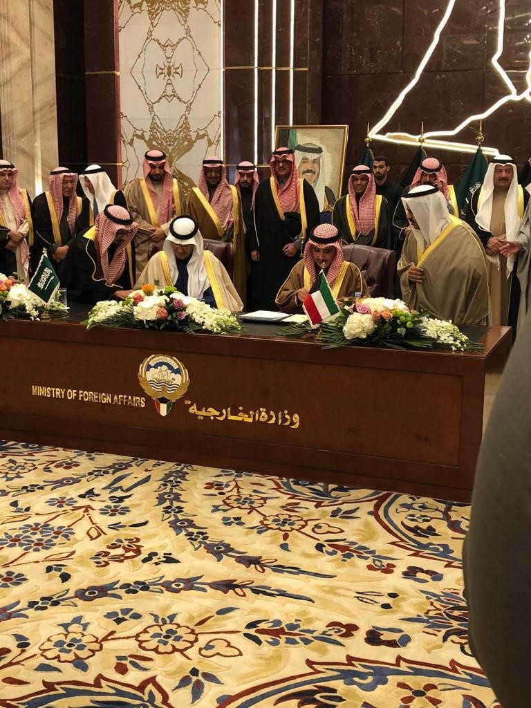 الكويت والسعودية توقعان اتفاقية "المنطقة المقسومة" ومذكرة استئناف الإنتاج النفطي