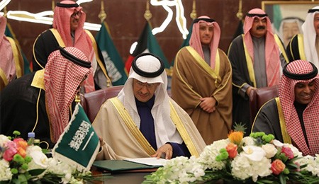 الكويت والسعودية توقعان اتفاقية "المنطقة المقسومة" ومذكرة استئناف الإنتاج النفطي