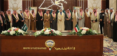 الكويت والسعودية توقعان اتفاقية "المنطقة المقسومة" ومذكرة استئناف الإنتاج النفطي