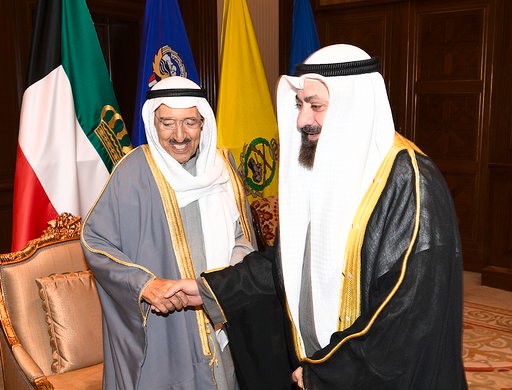 صاحب السمو الأمير الشيخ صباح الأحمد مستقبلاً وليد الطبطبائي ومحمد الدوسري