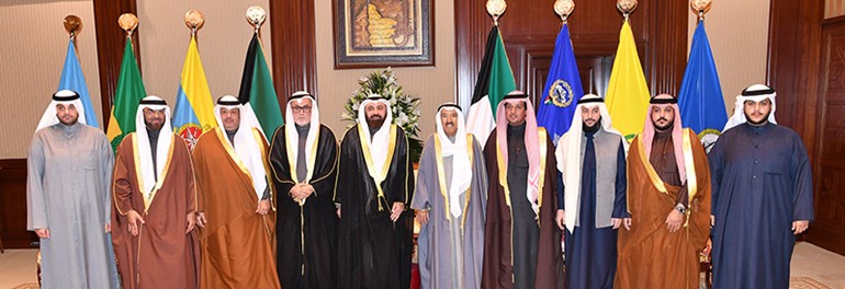 صاحب السمو الأمير الشيخ صباح الأحمد مستقبلاً وليد الطبطبائي ومحمد الدوسري
