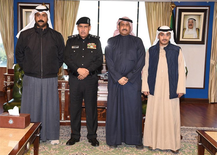 الفريق عصام النهام متوسطاً اسرة المرحوم بإذن الله احمد الظفيري