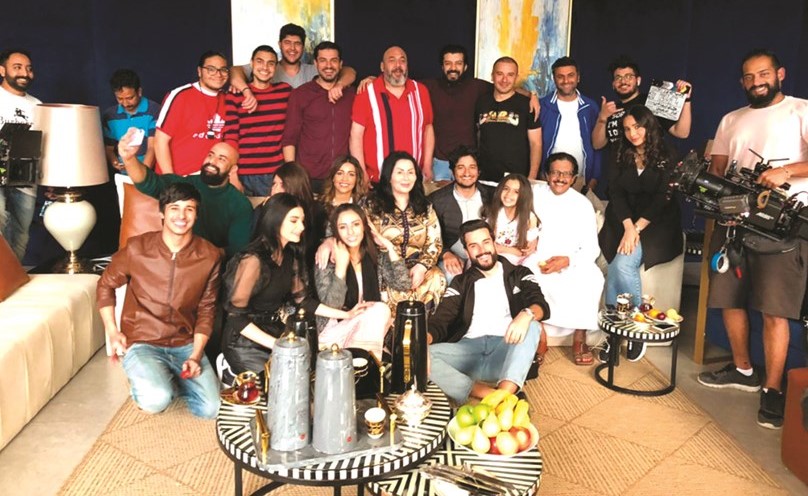 ليلى السلمان تتوسط فريق عمل مسلسل وصية بدر