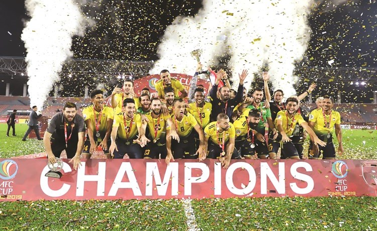 لاعبو العهد خلال تتويجهم بكأس الاتحاد الآسيوي