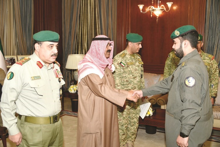 تهنئة أحد الطيارين