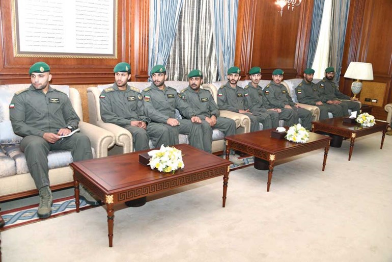  عدد من الضباط الطيارين خلال الحفل