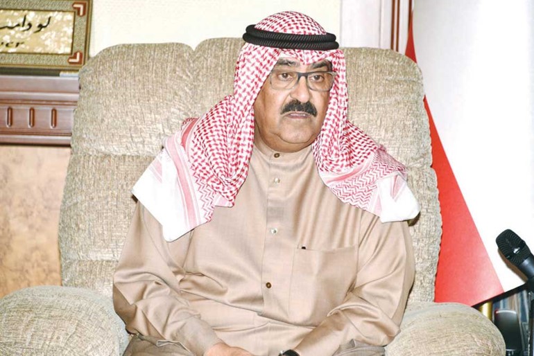  الشيخ مشعل الأحمد متحدثا 	للضباط الطيارين