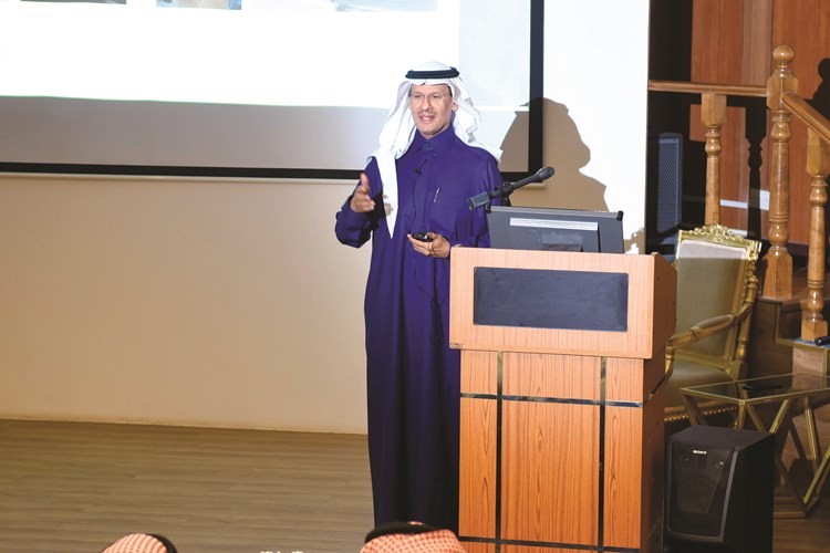 صاحب السمو الملكي الأمير عبدالعزيز بن سلمان متحدثا