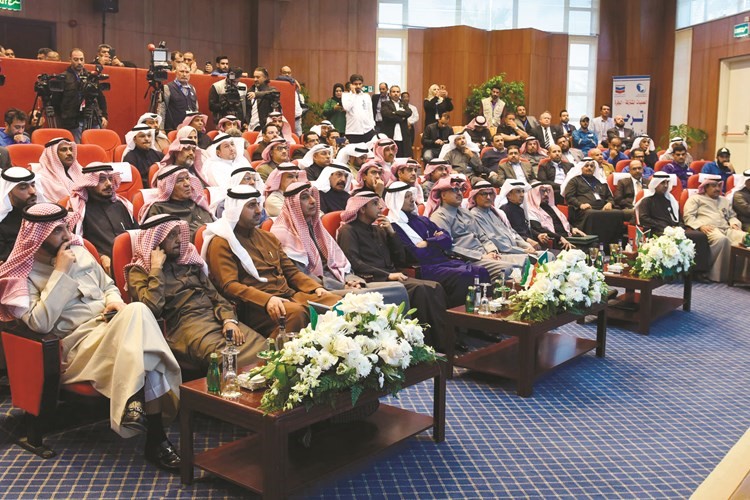 عبدالعزيز بن سلمان ود.خالد الفاضل والشيخ د.نمر الصباح وعبدالله السميطي ومحمد المري في مقدمة الحضور