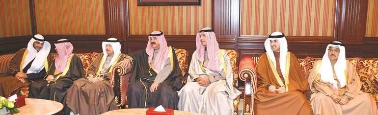 الشيخ محمد العبدالله ود.خالد الفاضل والسفير احمد فهد الفهد وخالد الجارالله والسفير مجدي الظفيري والشيخ نمر الصباح والوفد المرافق لهم