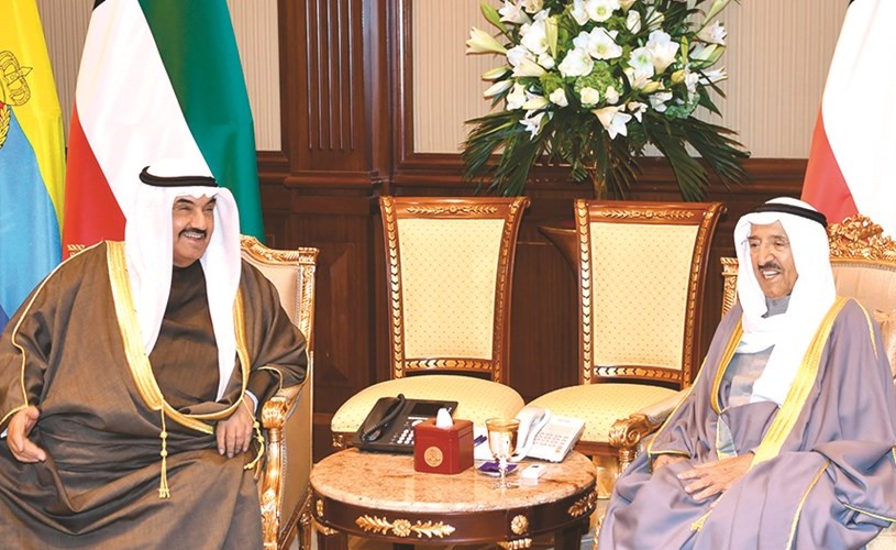 صاحب السمو الأمير الشيخ صباح الأحمد مستقبلا سمو الشيخ ناصر المحمد