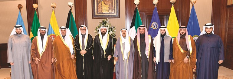 صاحب السمو الأمير مستقبلا عائلة الطبطبائي وعائلة الدوسري