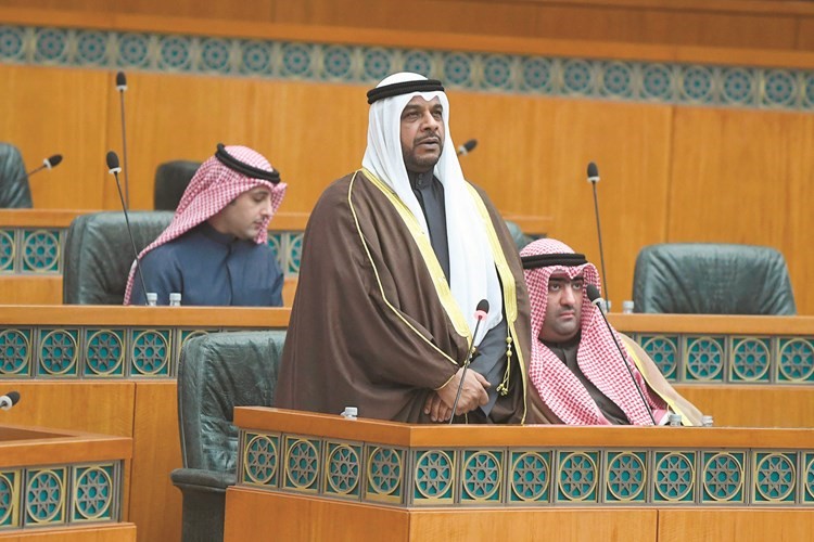 الشيخ احمد المنصور يؤدي القسم﻿