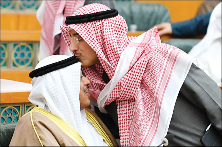  الشيخ د. أحمد ناصر المحمد يقبل رأس سمو رئيس مجلس الوزراء الشيخ صباح الخالد 	      (هاني الشمري)